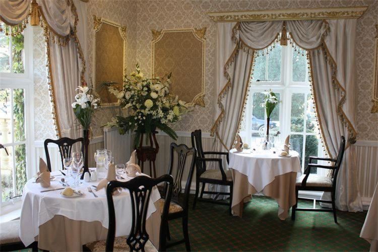 Maenan Abbey Hotel - Housity