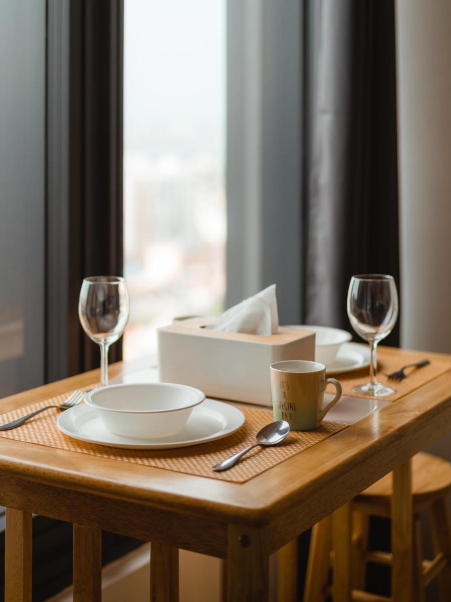 Muji Studio 1 - Seaview at 218 Tropicana Near Komtar Food Heaven with Netflix & TV Box - Housity