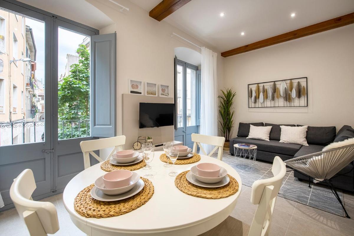 Lovely & Cozy apartment in the heart of Banyoles - Housity