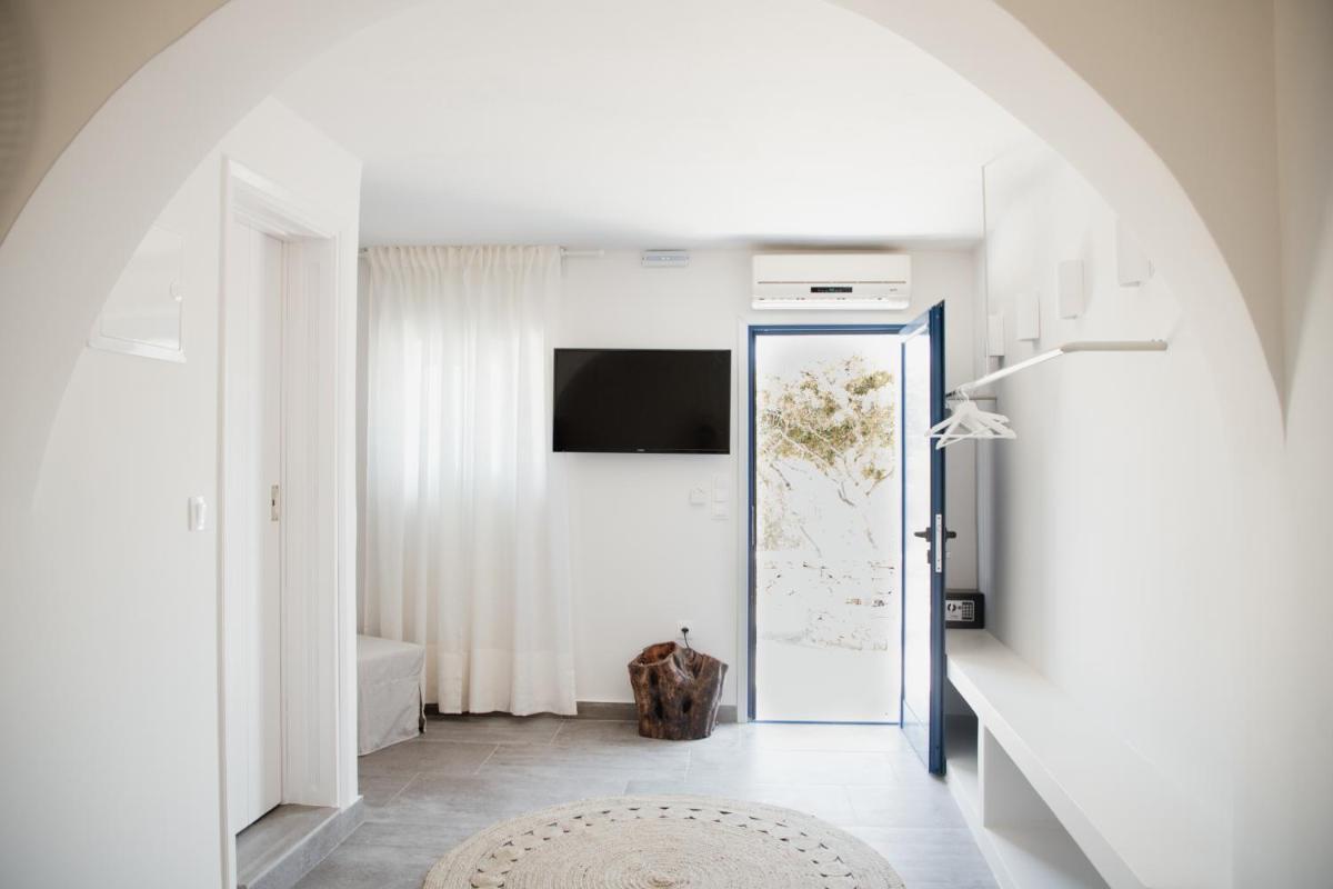 Manthos Place 2 - Housity
