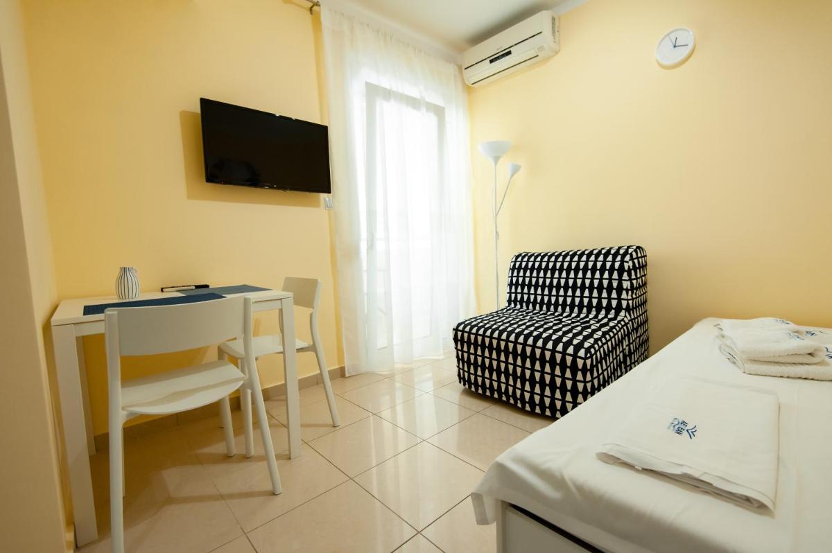 Aegean studio by the sea III - Housity