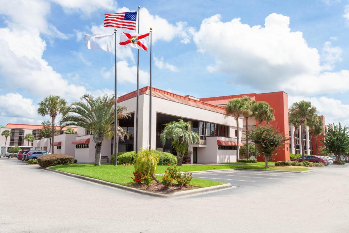 Grand Hotel Orlando at Universal Blvd - Shuttle to Theme Parks - Housity