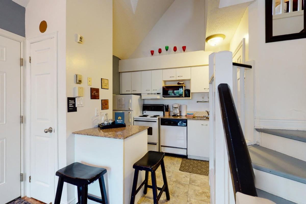 Condo 212 at North Creek Resort by Vacasa - Housity