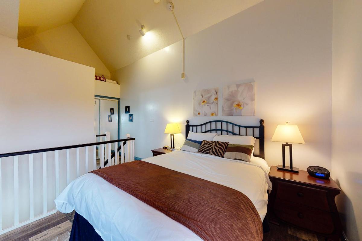 Condo 212 at North Creek Resort by Vacasa - Housity