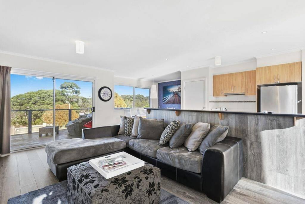 Jan Juc Ocean Views - Pet friendly - Minimum 2 nights Only !! - Housity