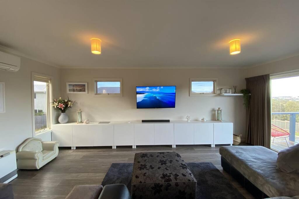 Jan Juc Ocean Views - Pet friendly - Minimum 2 nights Only !! - Housity