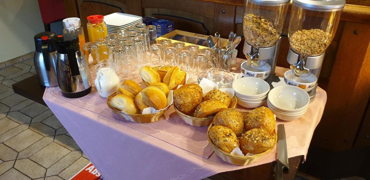 Hotel & Restaurant - Zum Schleicher Kuckuck - Housity