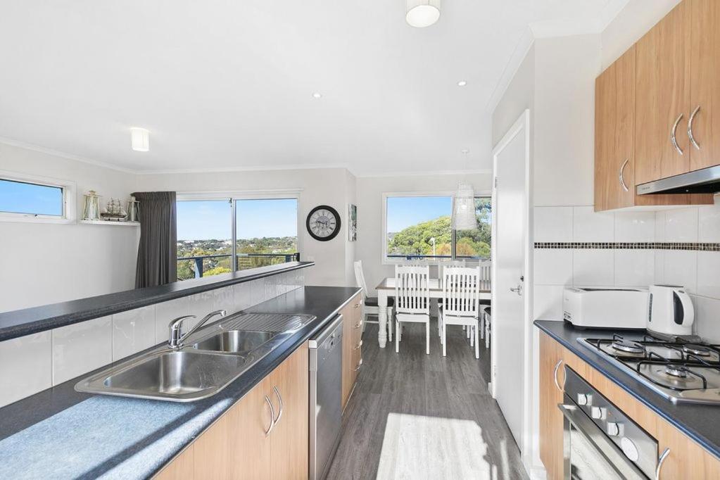 Jan Juc Ocean Views - Pet friendly - Minimum 2 nights Only !! - Housity