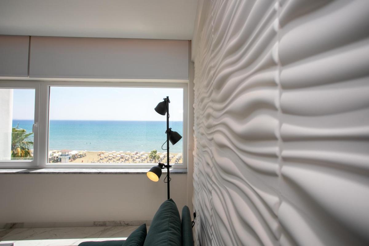 Les Palmiers Sunorama Beach Apartments - Housity