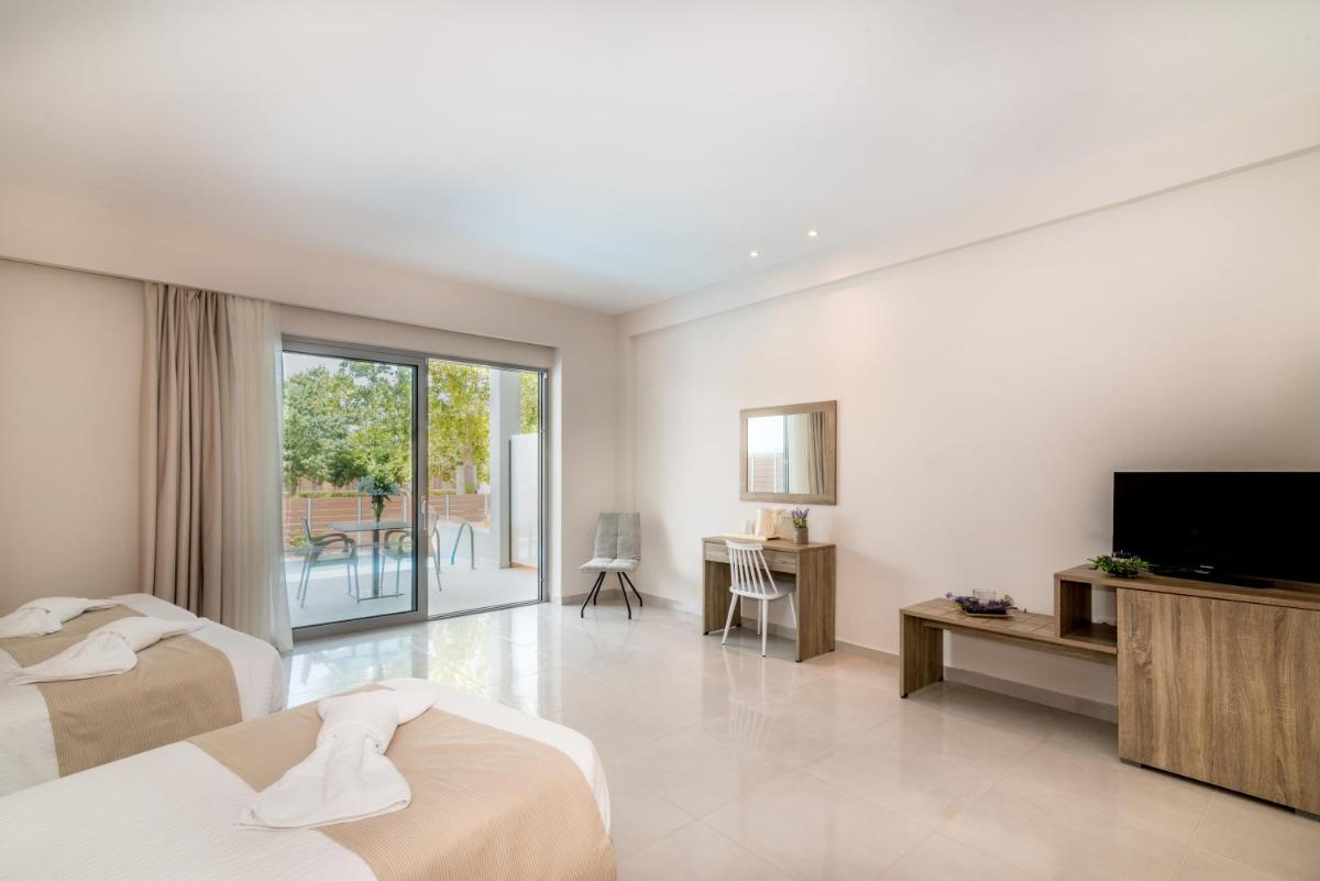 Poseidon Beach Hotel - Housity