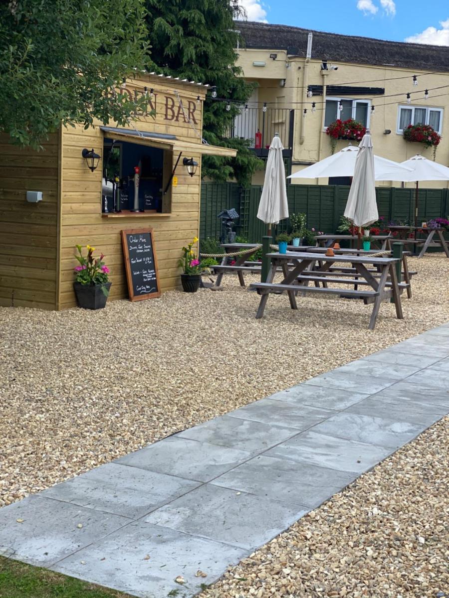 Greyhound Country Inn - Housity