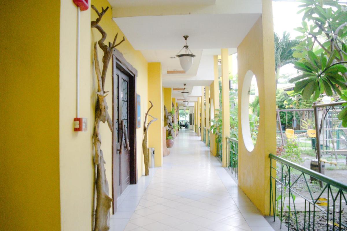 Country Village Hotel - Housity