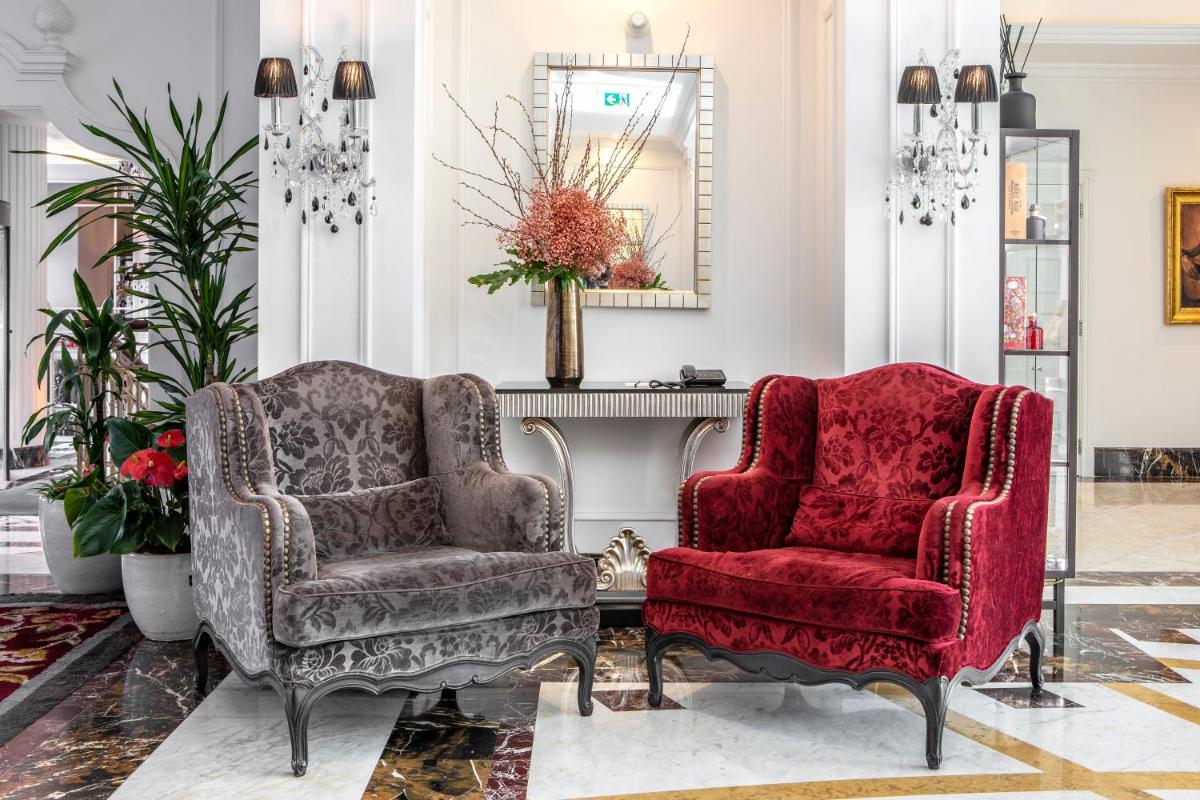 Uma área de estar em InterContinental Porto - Palacio das Cardosas by IHG