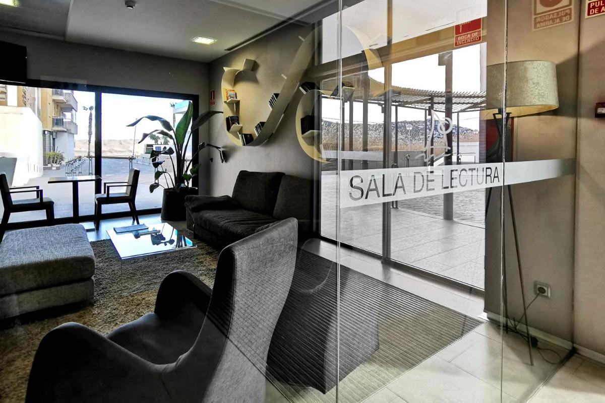 Zona de estar de Hotel Acuazul