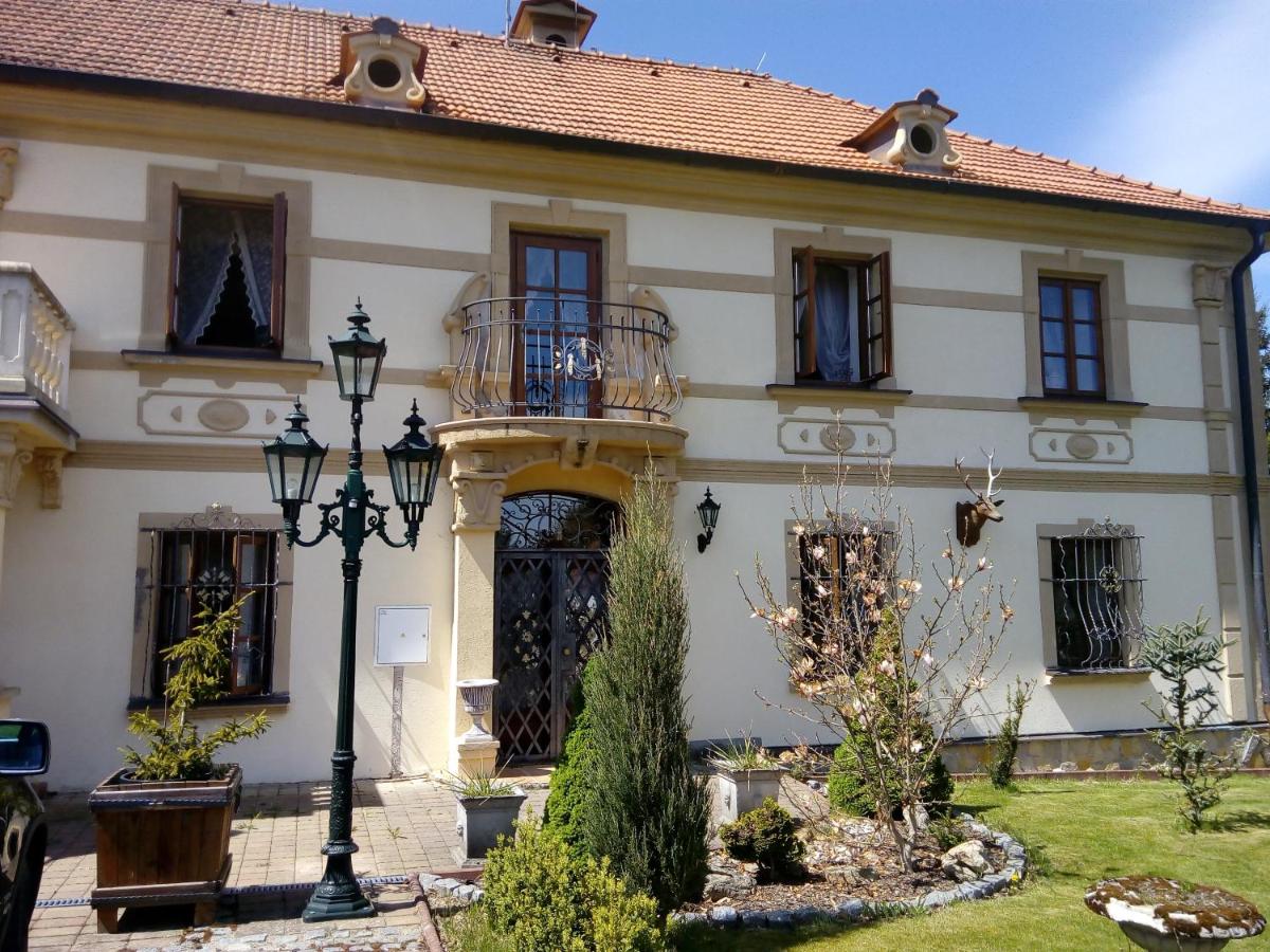 Zámeček Zdíky - Zámecký apartmán - Housity