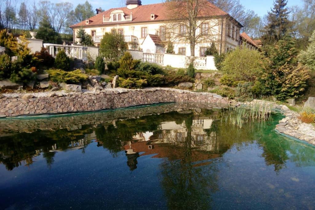 Zámeček Zdíky - Moderní malý apartmán - Housity