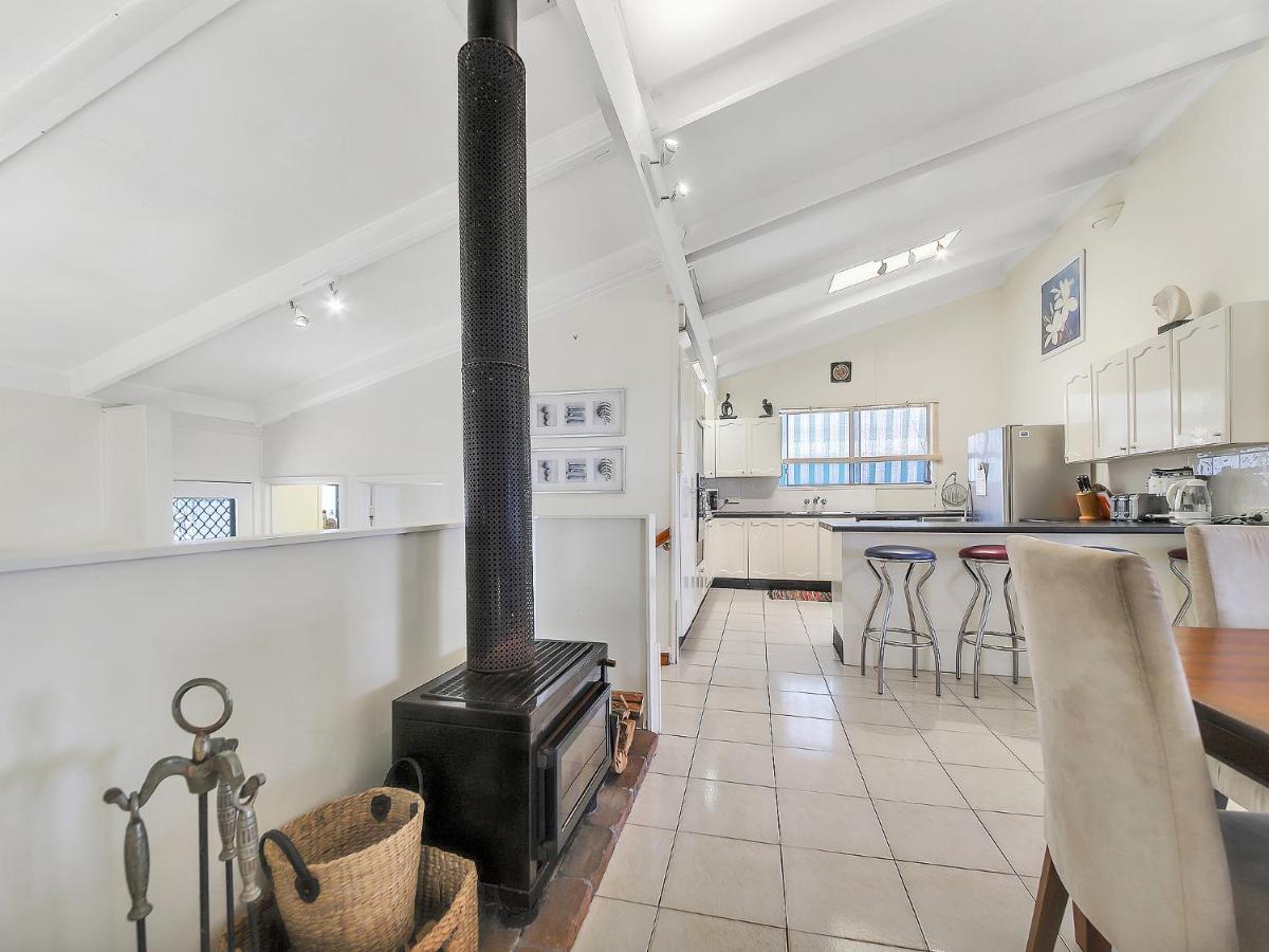 Suitetrails - Pet Friendly Waterfront Holiday House on Peaceful Island with Bikes and Kayaks