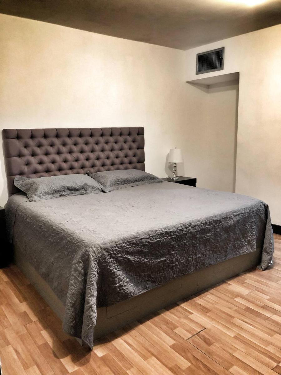 4 Master Suite for 2 People - Housity