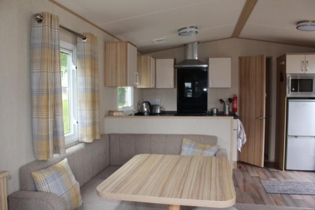 Caravan No 33 at Pitgrudy Dornoch IV25 3HY - Housity