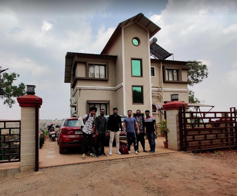 Suitetrails - Gold Nest Valley View 3BHK (3DAYS MINI. STAY)