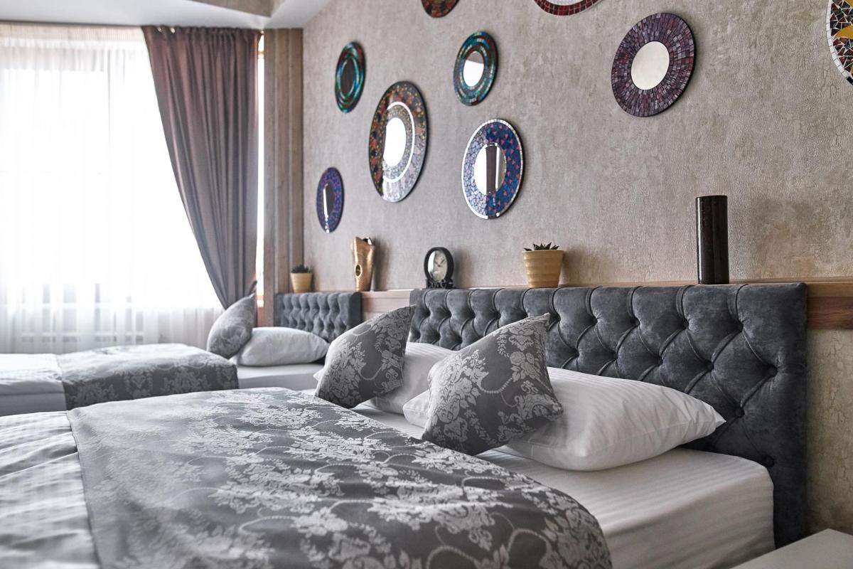 JULY Hotel - Housity