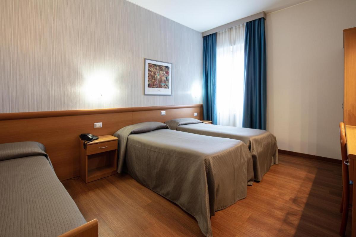 Hotel Esperia - Housity