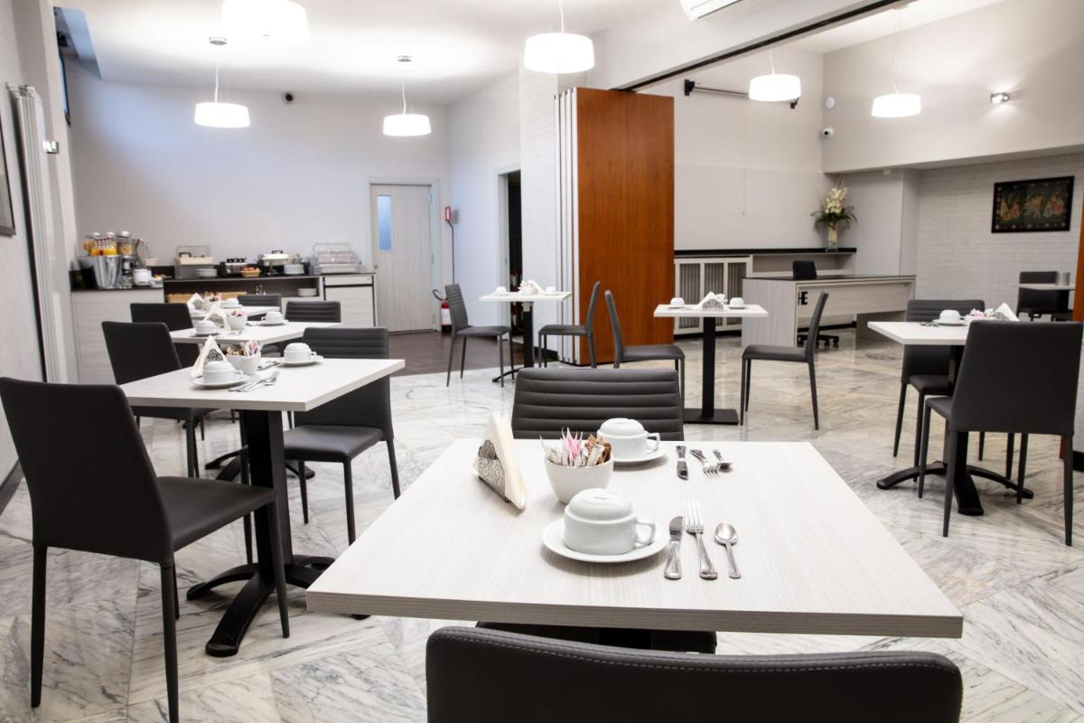 Hotel Esperia - Housity