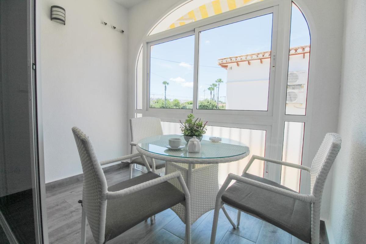 Costa Blanca Bungalow Lago jardin frente piscina 4 personas - Hizvo