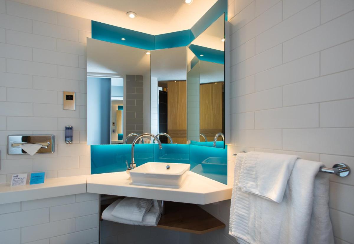 Holiday Inn Express Cardiff Bay, an IHG Hotel - Housity