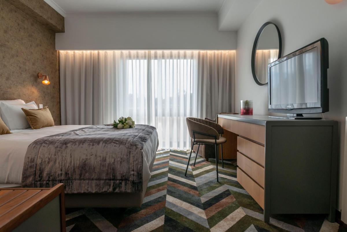 Uma cama ou camas num quarto em D. Afonso Hotel & SPA