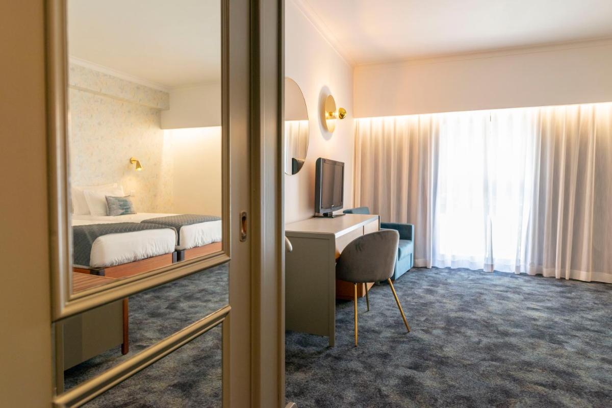 Uma televisão e/ou sistema de entretenimento em D. Afonso Hotel & SPA
