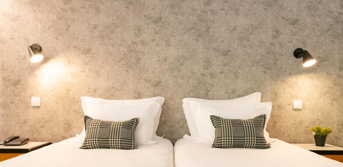 Uma cama ou camas num quarto em D. Afonso Hotel & SPA