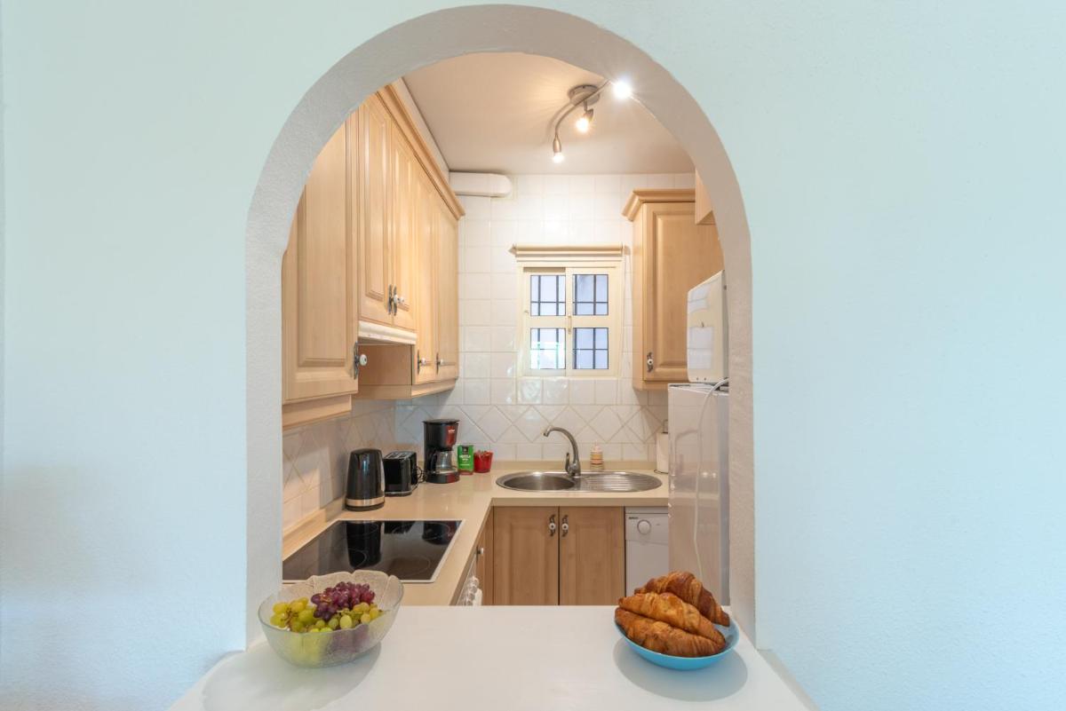 El Faro Home with a View, Pet Friendly, Wifi, Large Terrace, Sea View - Housity
