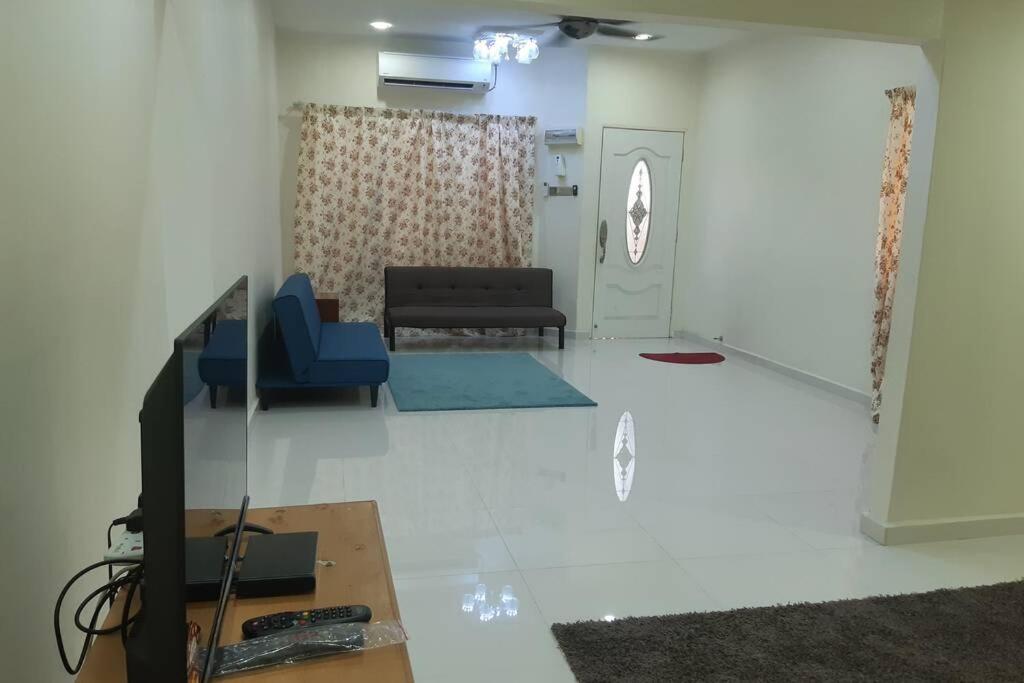 Impian Holiday Home - Housity