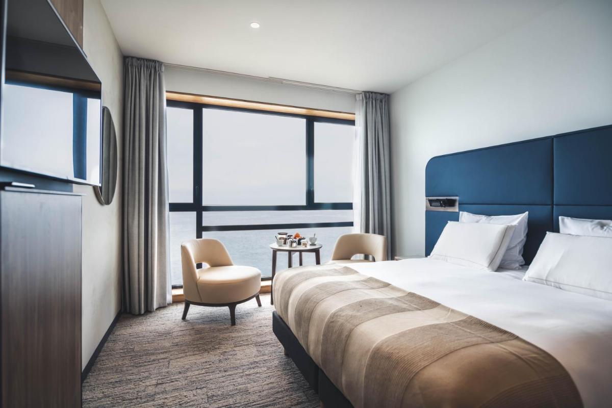 Un ou plusieurs lits dans un hébergement de l'établissement Sainte-Barbe Hotel & Spa Le Conquet - MGallery Collection
