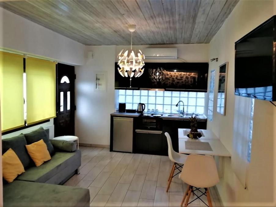 The Little Gem Under The Rocks 2 - Housity