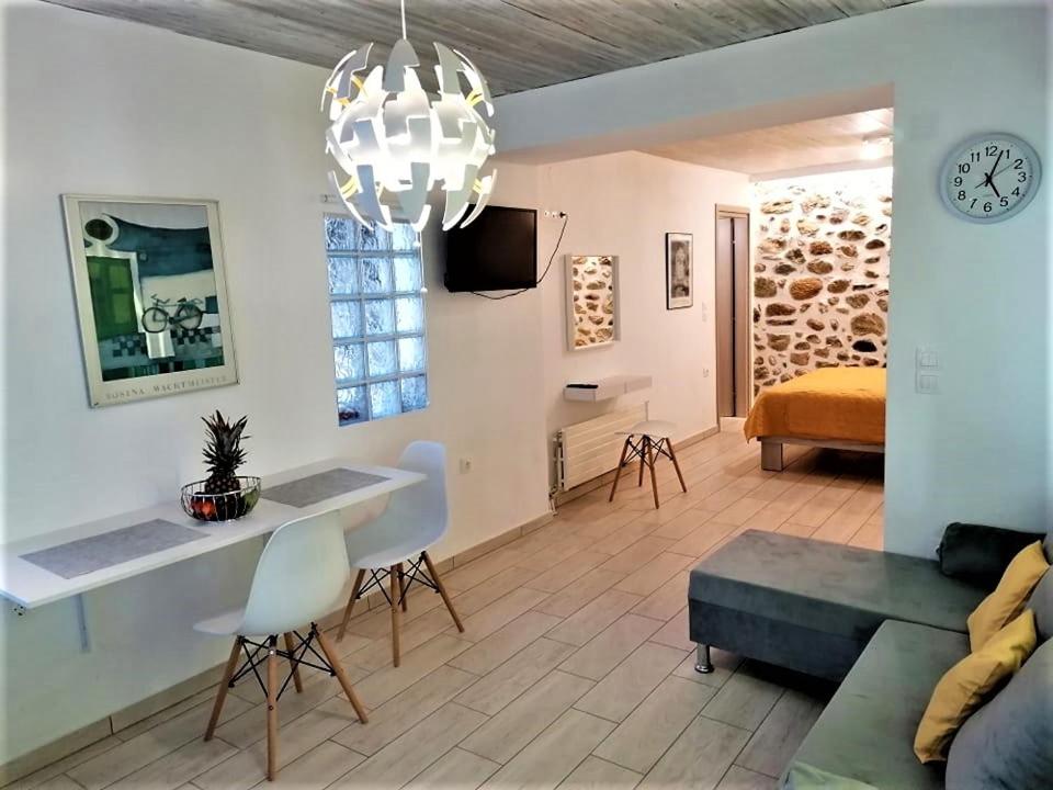 The Little Gem Under The Rocks 2 - Housity