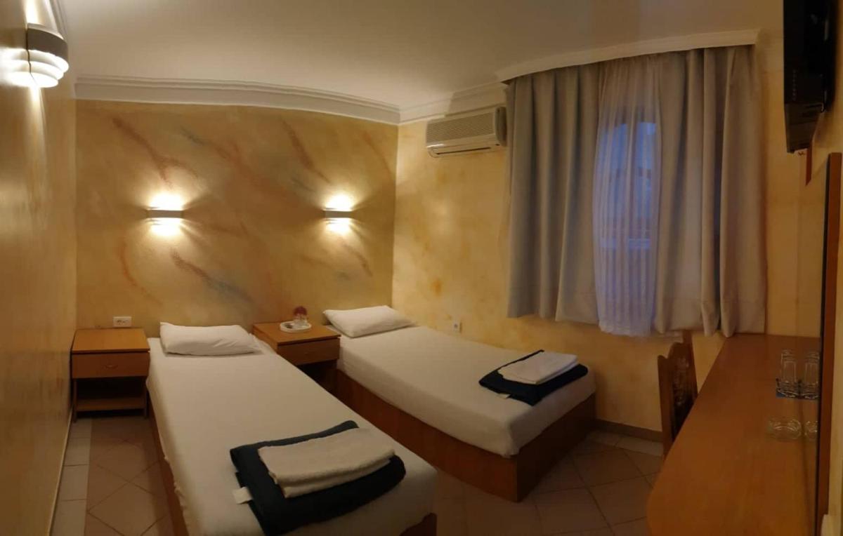 ESTRADA Lux - Housity