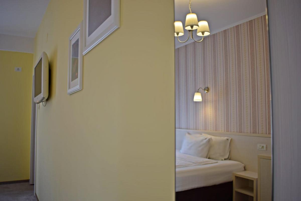 French Boutique - Housity