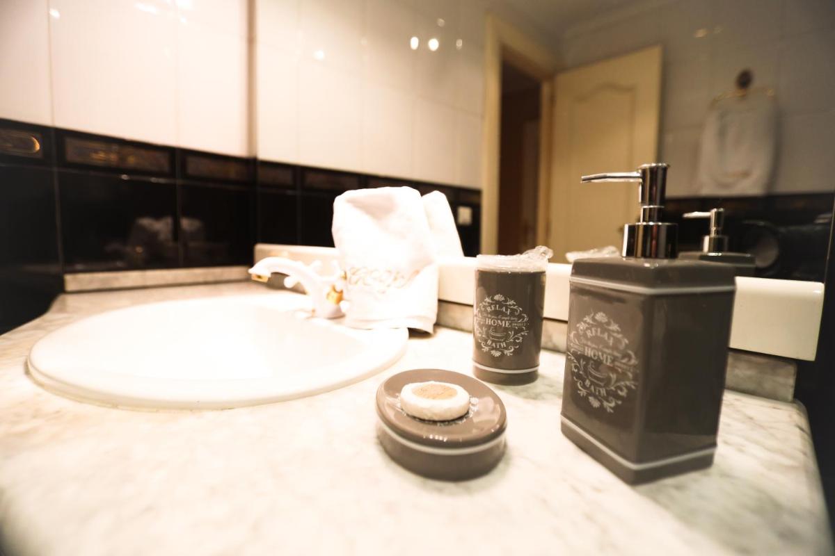 Hostal Goya Suites - Housity