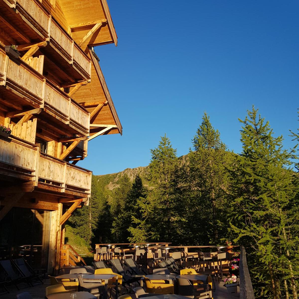 Vue générale sur la montagne ou vue sur la montagne depuis l'hôtel