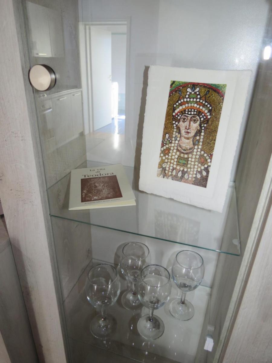Teodora Apartment - Housity