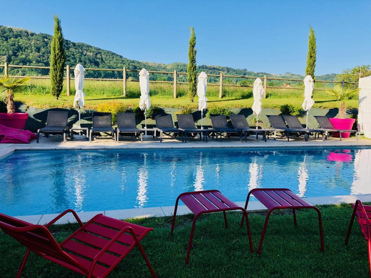 Piscine de l'établissement Domaine de Suzel ou située à proximité