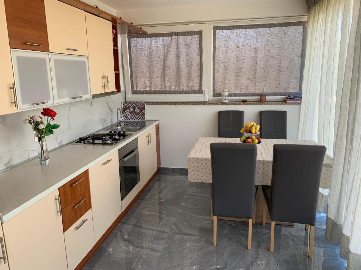 Apartment Anida - Housity
