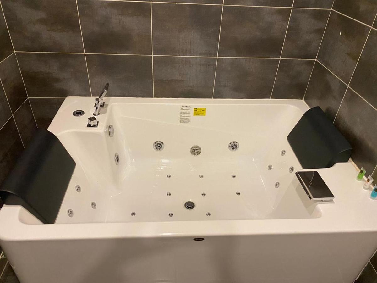Lova Suites - Housity