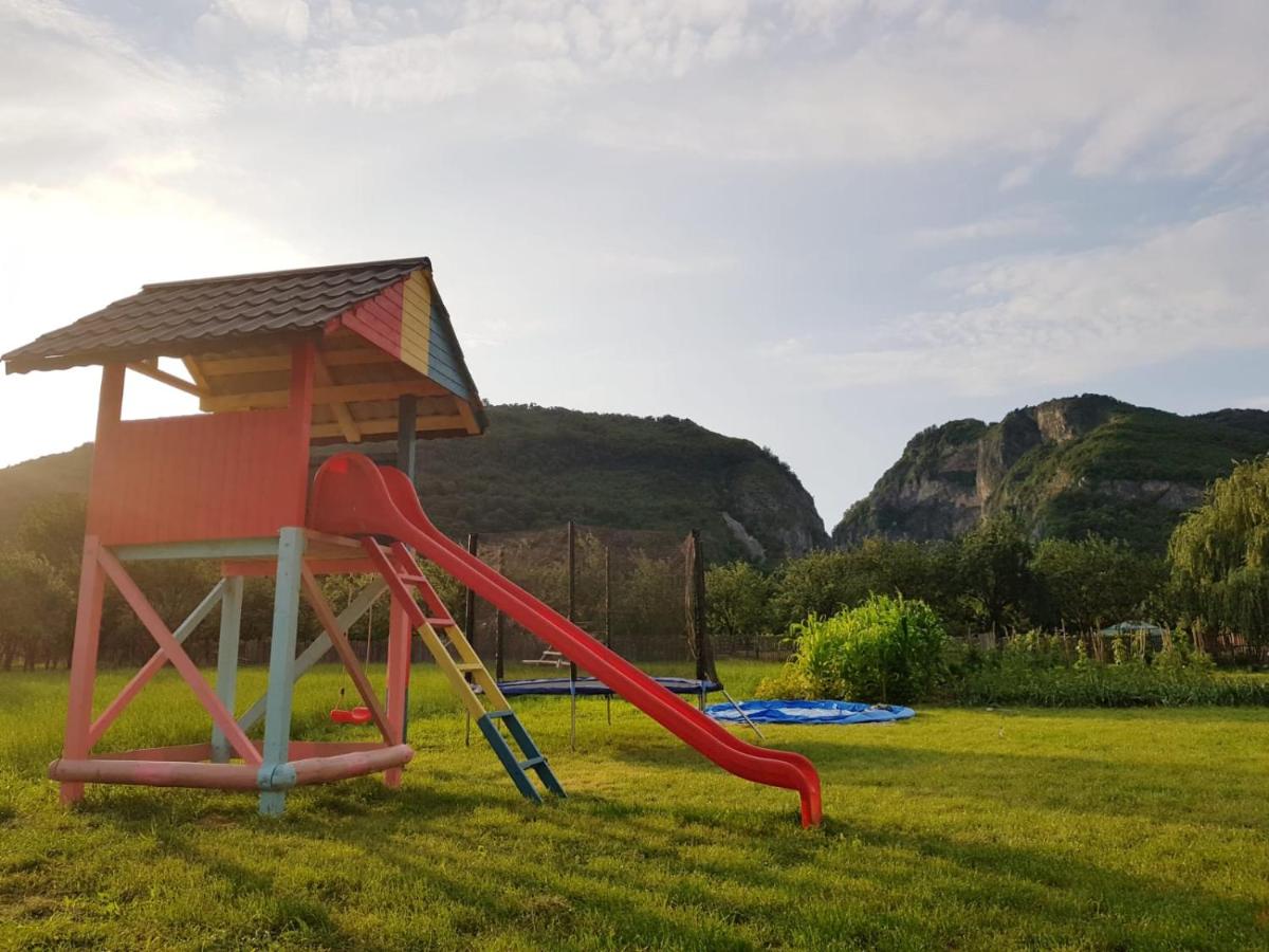 La Bunicu - Housity
