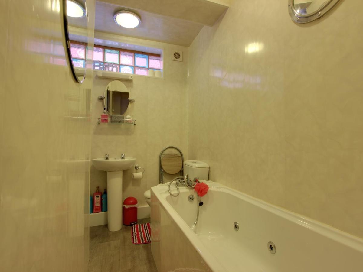 Mayfair Hotel - Housity