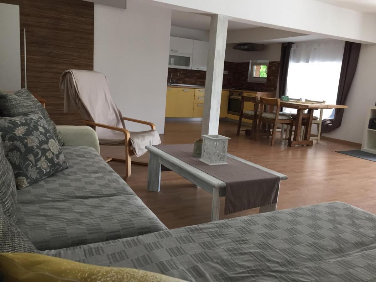 Hillside Bio Resort Apartment with Mountain View - Housity