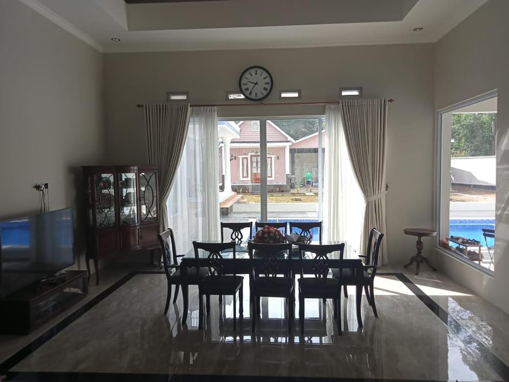 Hillcrest Villa and Cottages - Housity