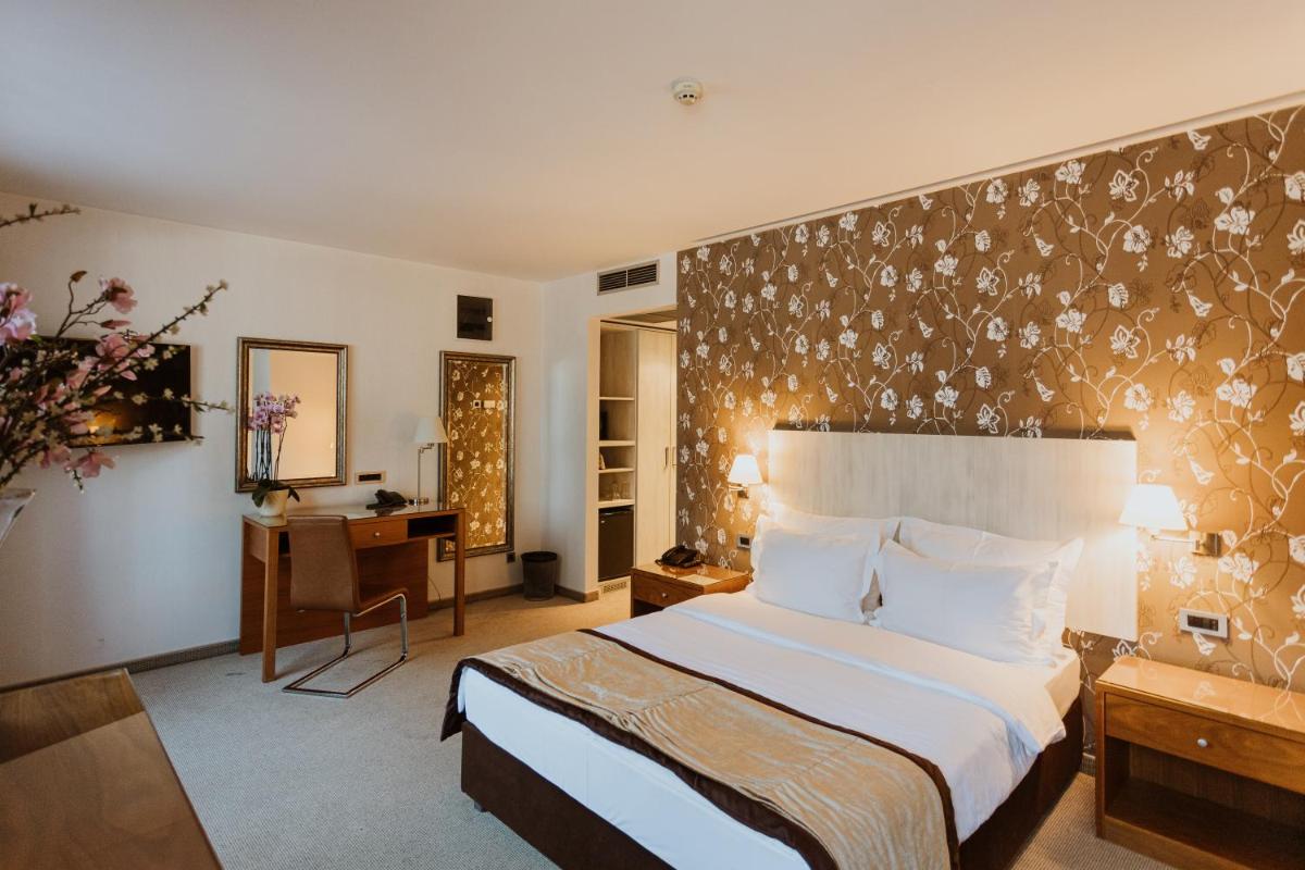 Hotel 1000 Ruza - Housity